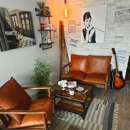 Art 'kyu Ivan' - Terrace And Patio Just Infront Ot The Pool - Greenlive *
