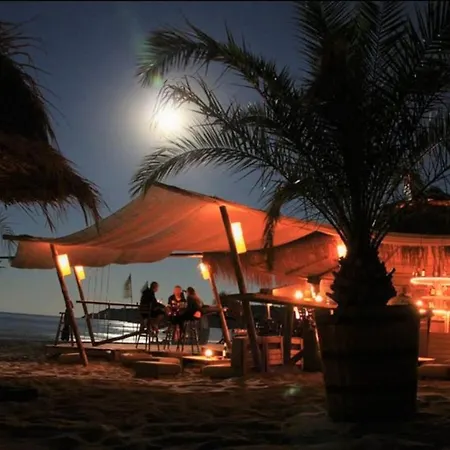 Private Art Studio - Ground Floоr With Terrace And Green Patio Just Infront Ot The Pool - Just Infront Of Kavatsi Beach شقة *