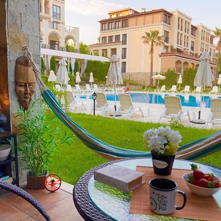 Art 'kyu Ivan' - Terrace And Patio Just Infront Ot The Pool - Greenlive